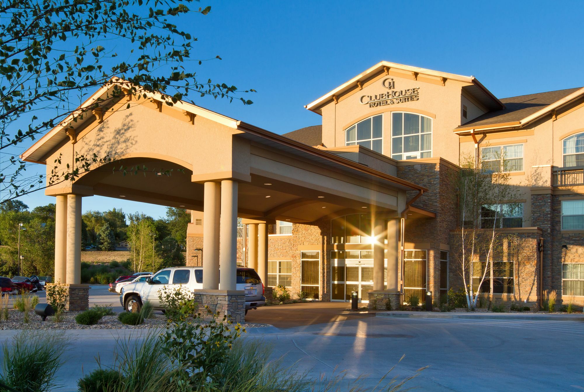 Clubhouse Hotel And Suites Pierre Extérieur photo