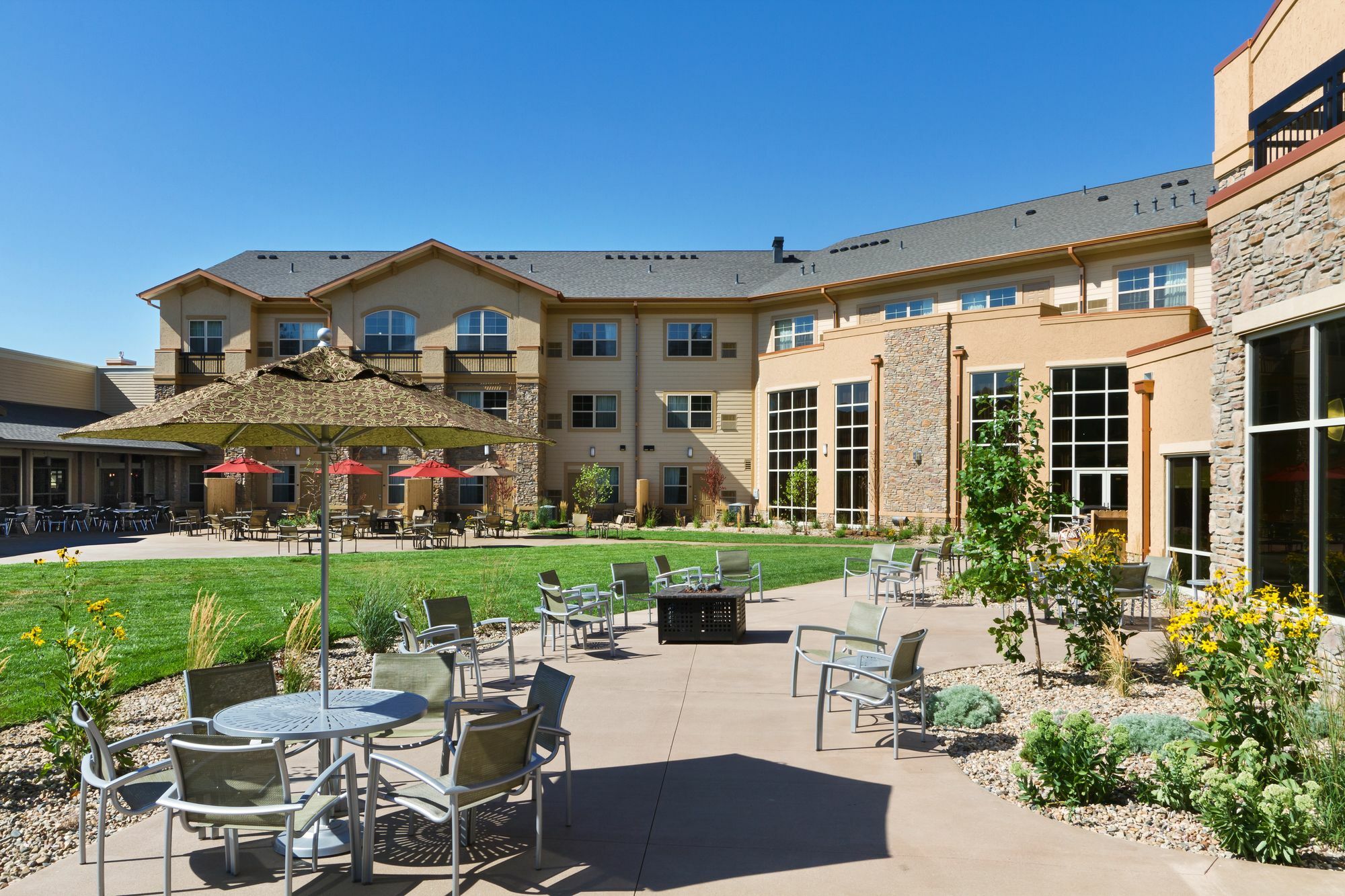 Clubhouse Hotel And Suites Pierre Extérieur photo